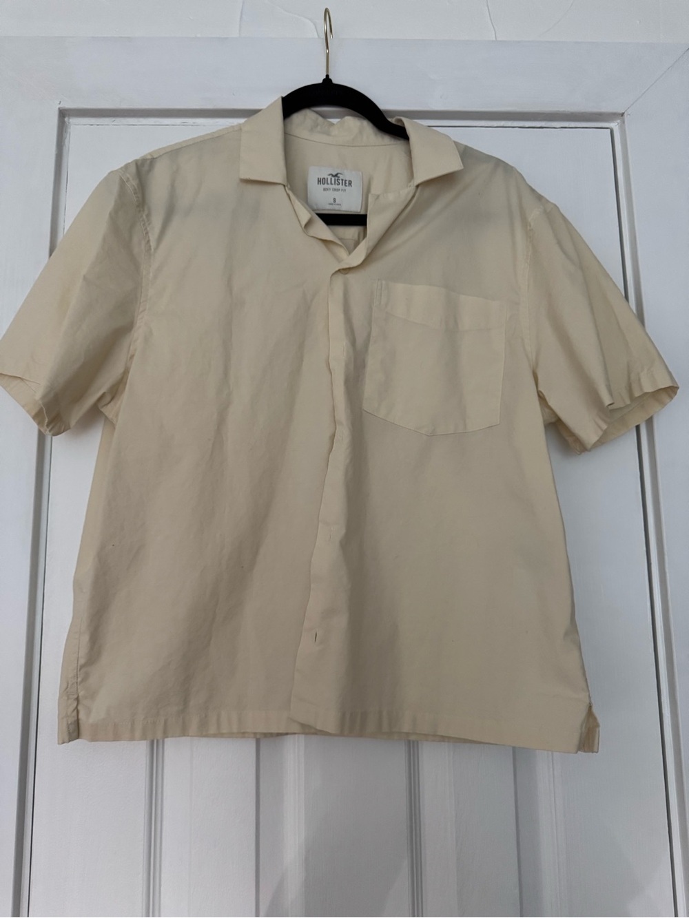 Hollister Men's Short-Sleeve Boxy Crop Shirt in Cream